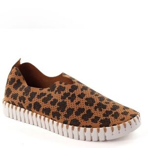 Ilse Jacobsen Cheetah Print Perforated Slip On Shoes